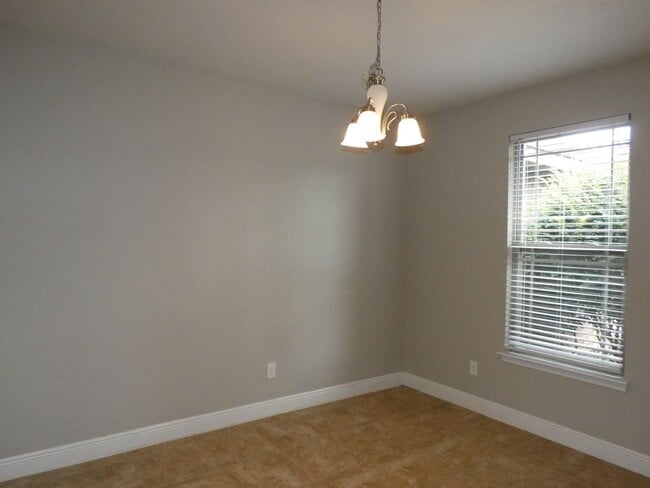 Building Photo - Spacious 5-Bedroom Home