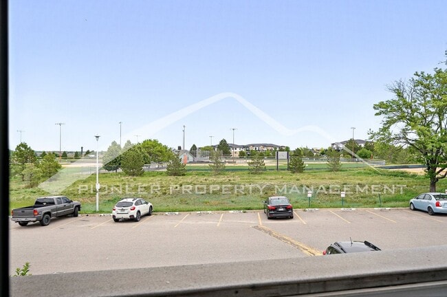Building Photo - Charming Condo with Washer/Dryer and Mount...