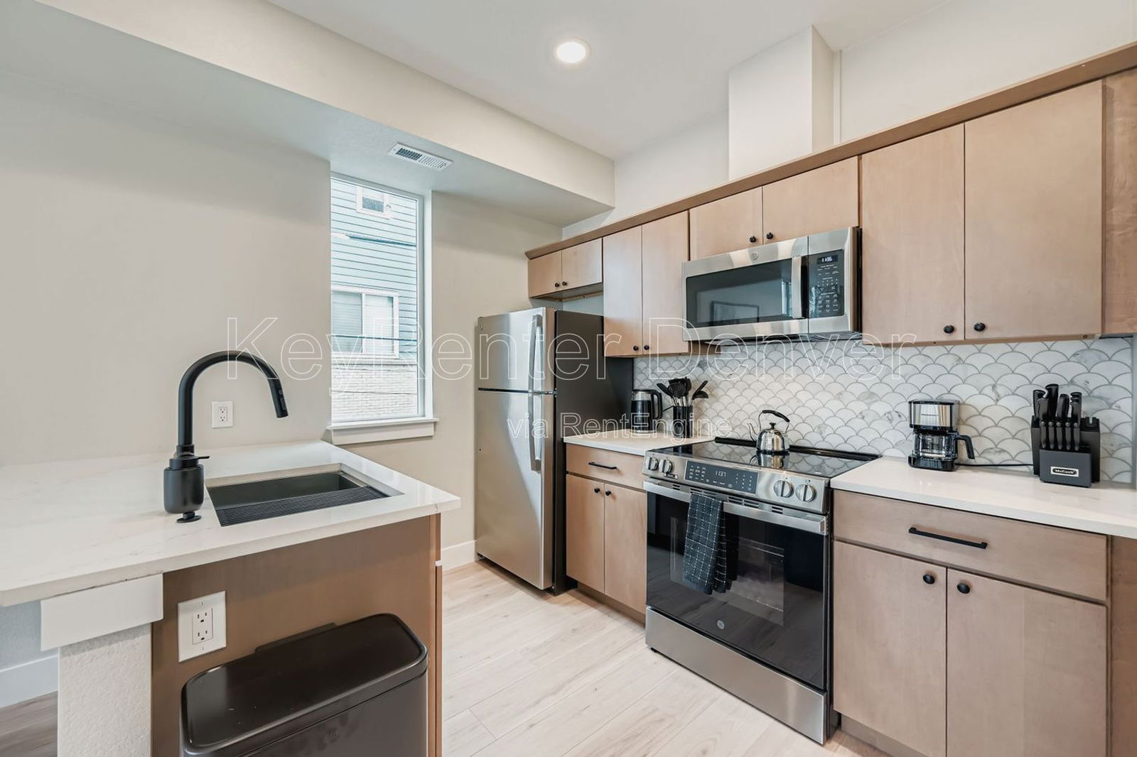 Building Photo - 4100 E Warren Ave