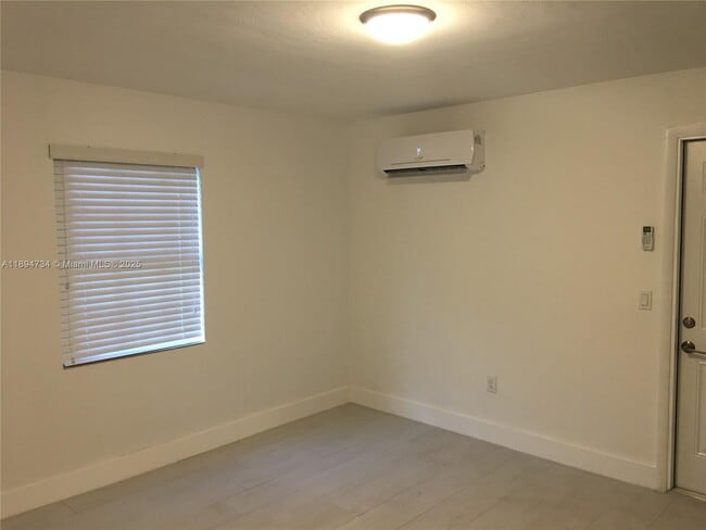 Building Photo - 19 Sidonia Ave