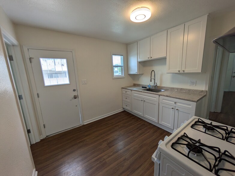 Kitchen - 12513 Rose Ave