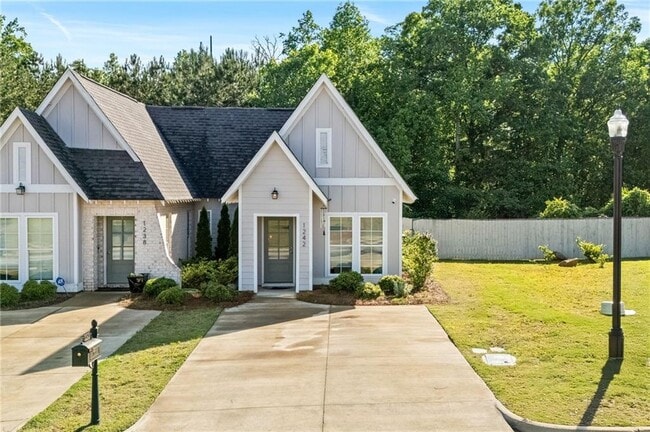 Building Photo - 1242 Burrow Cir