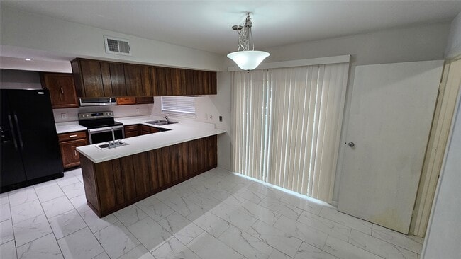 Building Photo - 975 N Red Cedar Cir