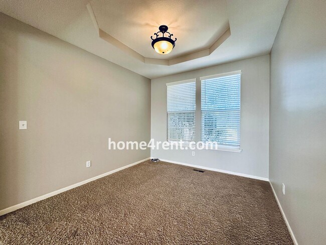 Building Photo - Gorgeous Olathe, 5 BR Home w/ Wood floors,...