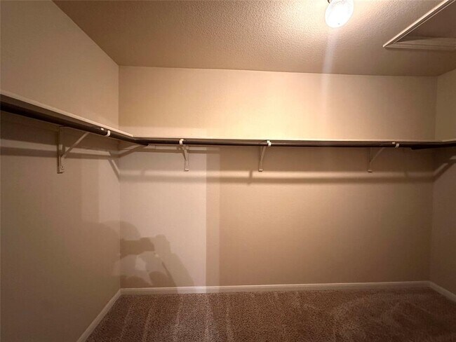 Building Photo - 1000 Drake Cove