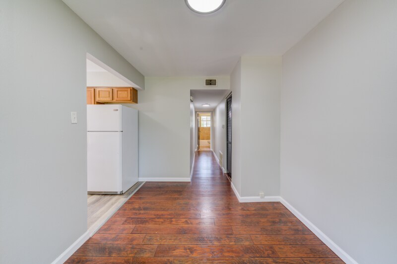 Building Photo - 10768 Tropic Dr