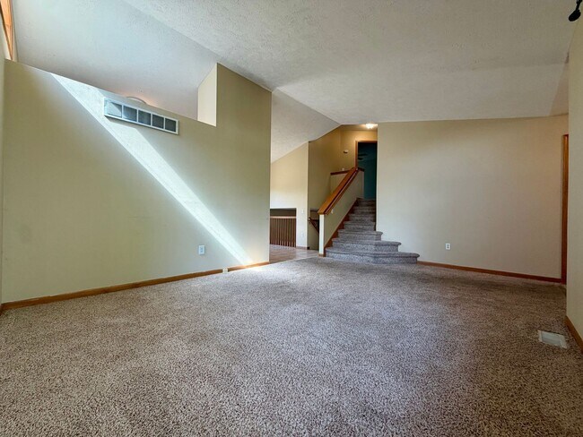 Building Photo - 5653 E Grove Dr SE
