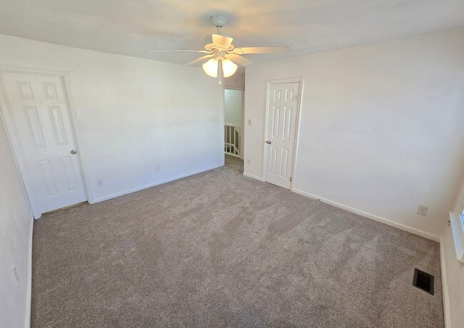 Building Photo - STUNNING TWO STORY 3 BEDROOM/ 2.5 BATH TOW...