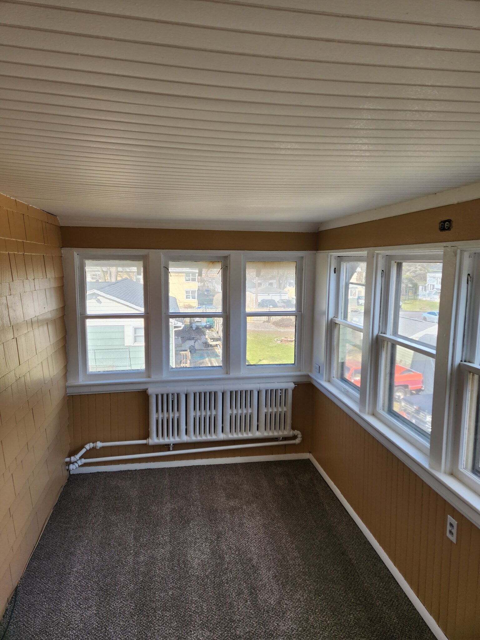 Porch on second level - 4607 James St