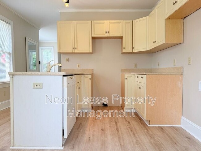 Building Photo - 100 Governors Ave