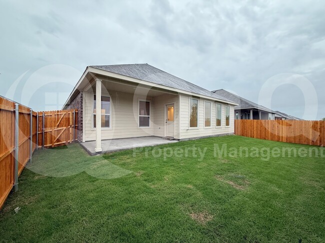 Building Photo - 726 Madrono Dr