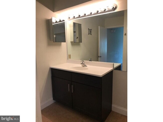 Building Photo - 5215 Le Parc Dr