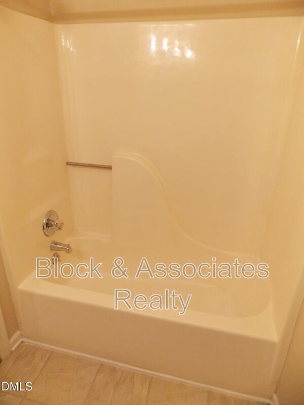 Building Photo - 120 Greenmont Ln