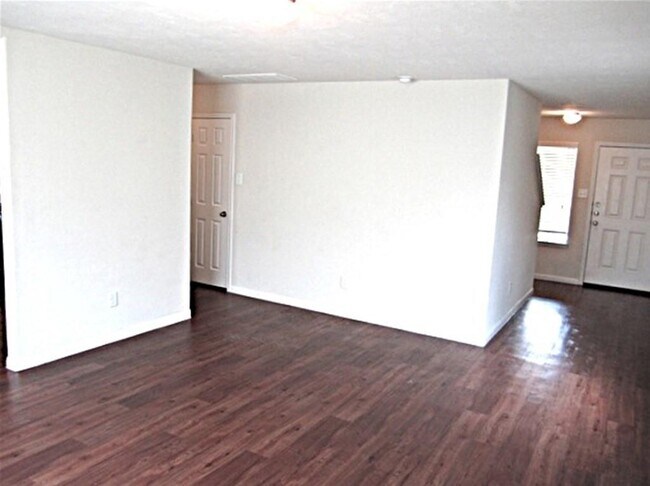 Building Photo - 22323 Queenbury Hills Dr