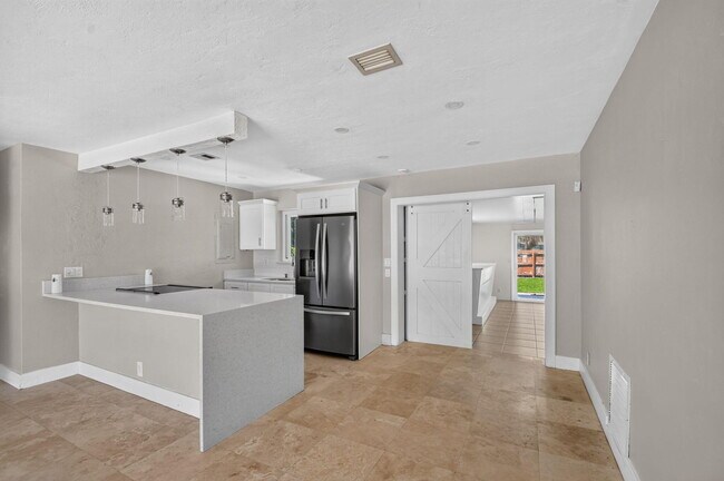 Building Photo - 907 Wright Dr