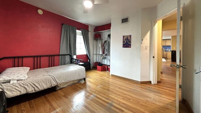 Building Photo - Spacious 4 Bedroom, 3 Bathroom Redlands Home!