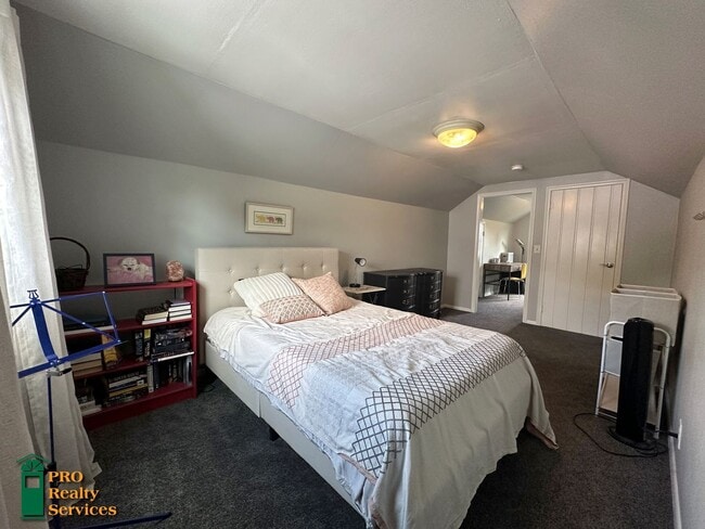 Building Photo - 3 Bedroom Home in Highland Park