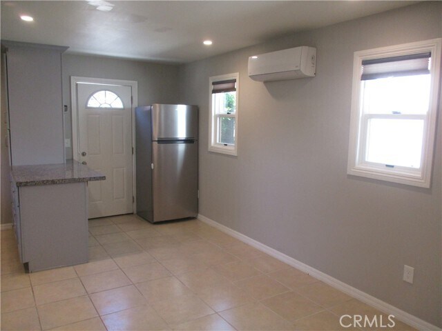 Building Photo - 1774 Fiske Ave