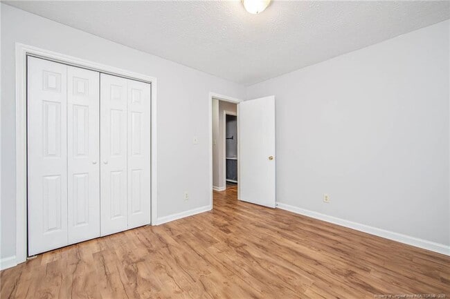 Building Photo - 6577 Green Meadow Ct