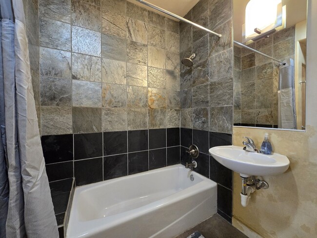 Building Photo - 1012 Marquez Pl