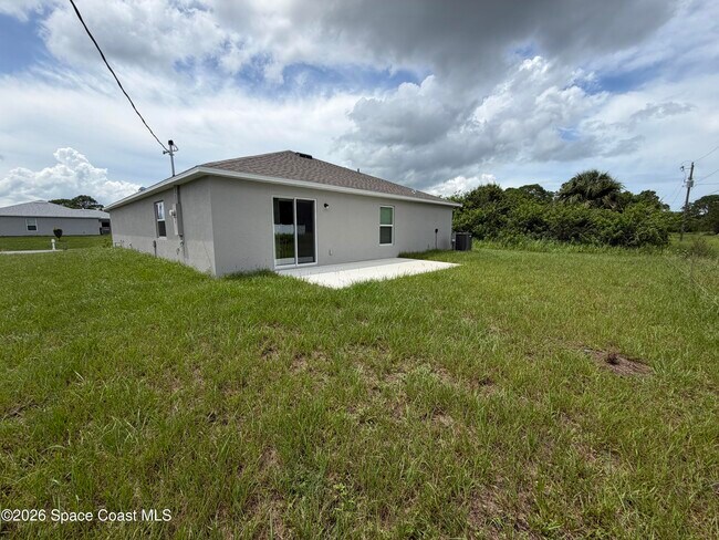 Building Photo - 3161 Fergus Ave