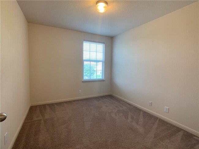 Building Photo - 2312 Nestlewood Dr
