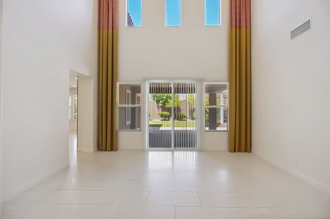 Building Photo - Stunning 5 Bed, 4 Full Baths And 2 Half Ba...