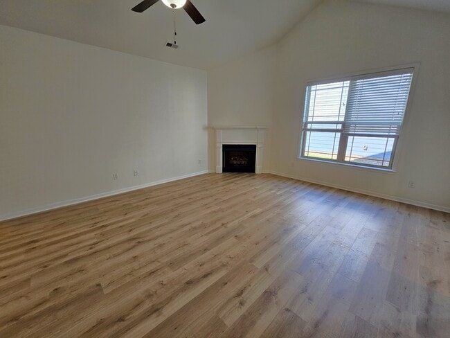Building Photo - 185 Bur Oak Dr