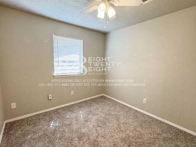 Building Photo - NICE 3 BED/1.5 BATH ON QUIET CUL-DE-SAC IN...