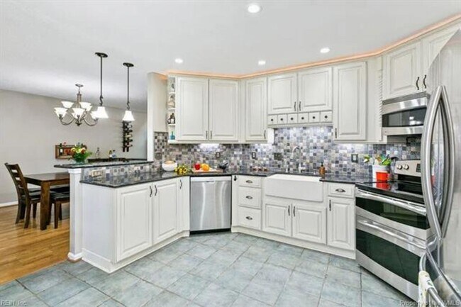 Building Photo - 305 Peachtree Ln