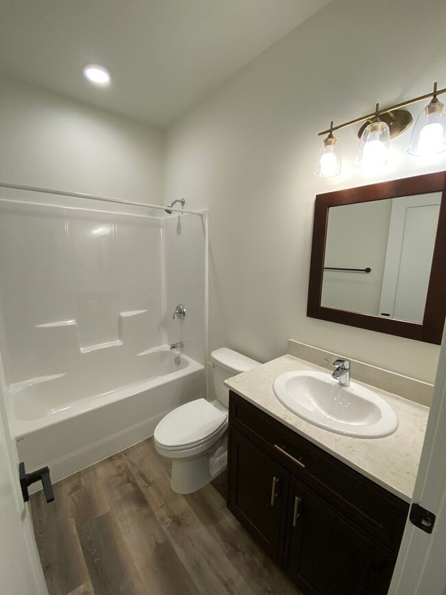 Building Photo - 3 Bed, 3 Bath Beautiful Home!