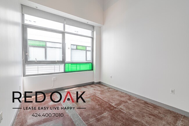 Building Photo - 430 S Broadway