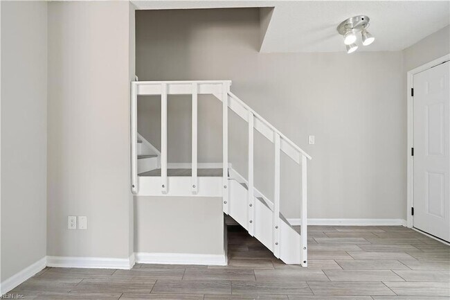 Building Photo - 317 Ferdinand Cir