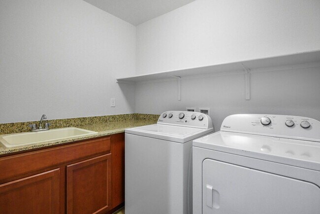 Building Photo - "Charming 3-Bed Oasis with 2 Baths in North Las Vegas – Spacious 1741 Sq Ft!"