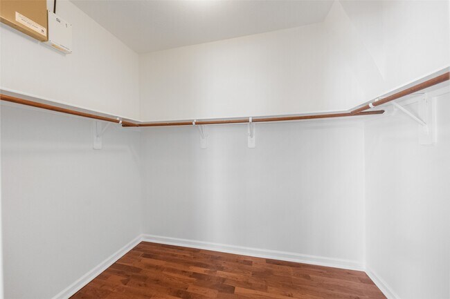 Building Photo - 923 Shirefield Ln
