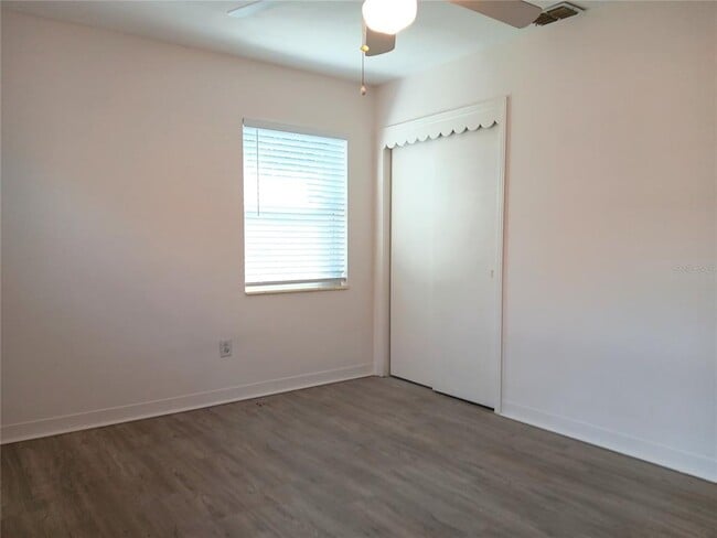 Building Photo - 4942 Oxford Ave N