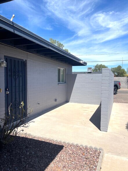 PRIVATE PATIO - 1058 W Flint St