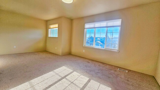 Building Photo - Beautiful 5 bed 2.5 Bath Home in Renton Highlands