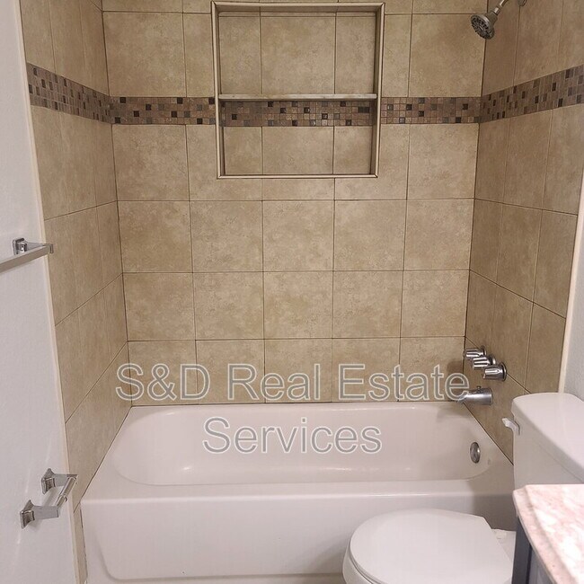Building Photo - 2415 S Crystal Lake Dr