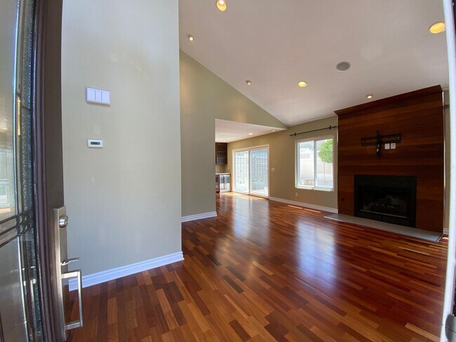 Building Photo - Cardiff living at its finest! Stunning 2-B...