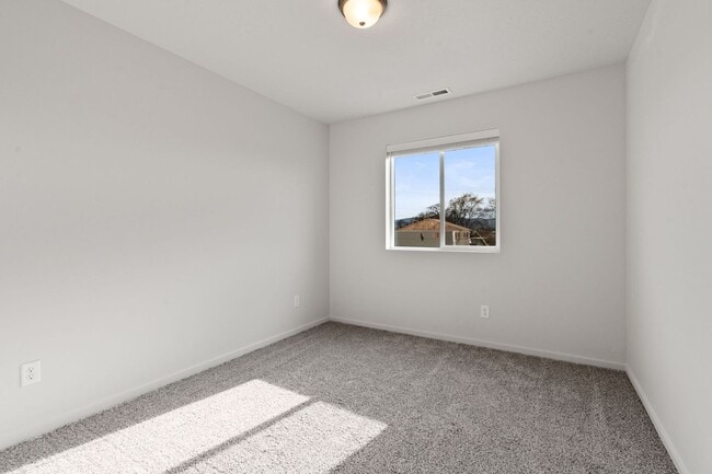 Building Photo - 4808-4810 E Fairview Ave