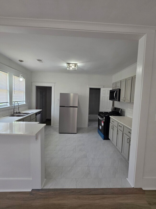 Building Photo - 820 N McNeil St