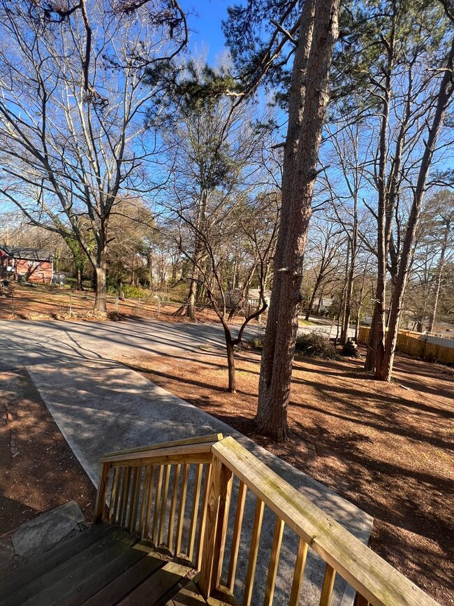 Building Photo - Corner Lot in Pleasant Valley neighborhood.