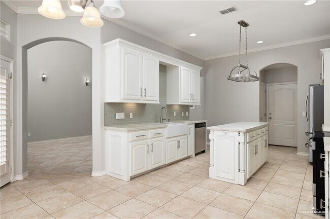 Building Photo - 18 N 49th St
