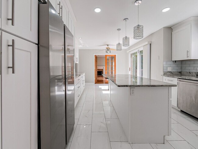 Building Photo - Fully Upgraded 3-Bed Farmington Hills Home!