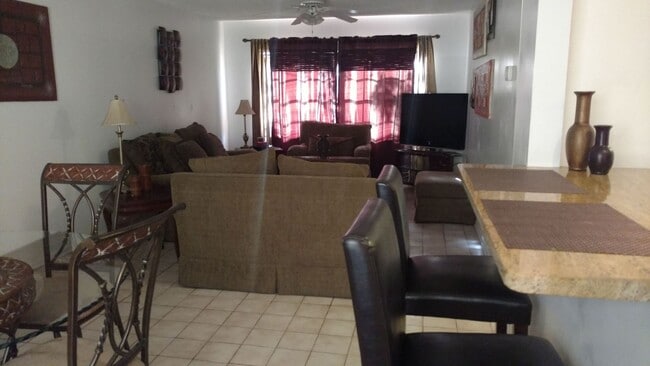 Building Photo - Spacious 2 Bedroom 2 Bathroom Condo