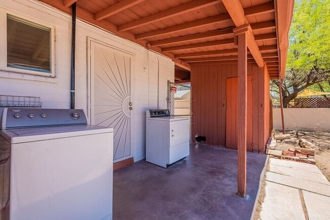 Building Photo - Desert Light & Outdoor Living – Tucson 2 B...