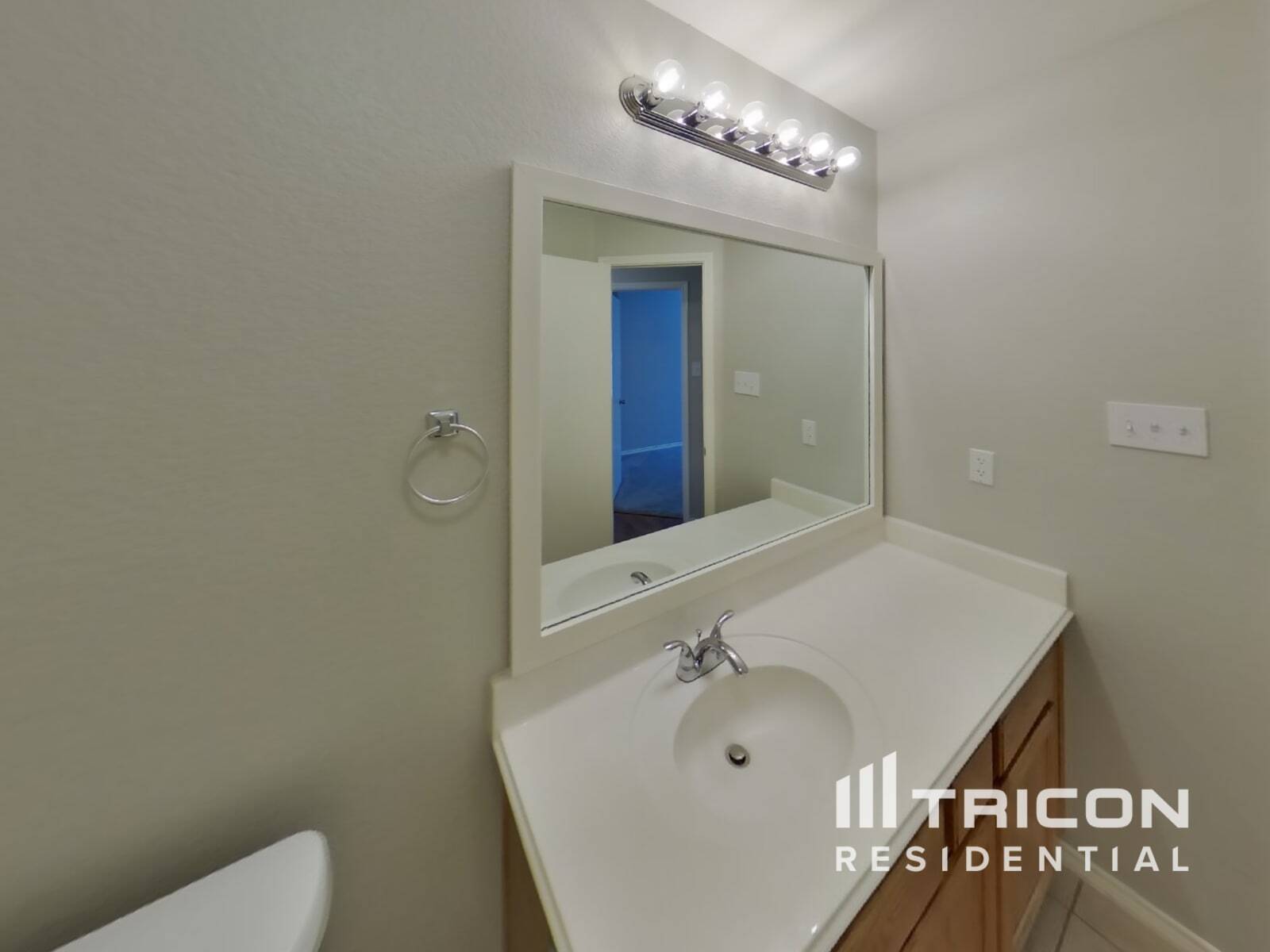 Building Photo - 745 Buffalo Springs Dr