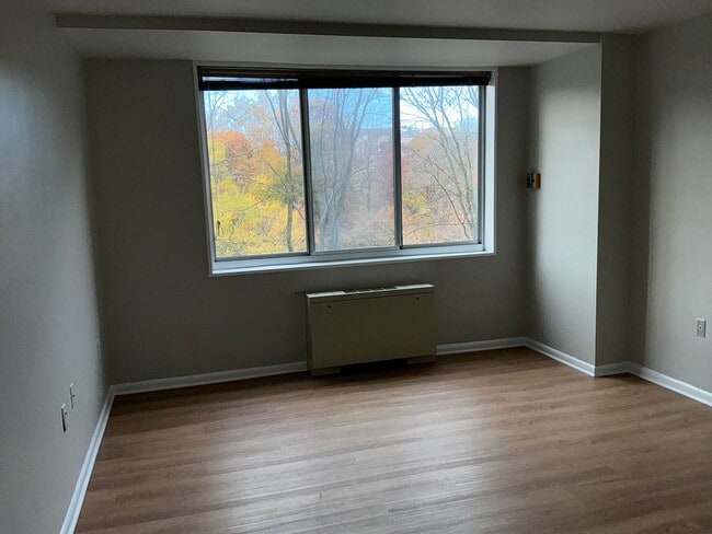 Building Photo - Luxury 2-bedroom 2-bath condo in Grosvenor...