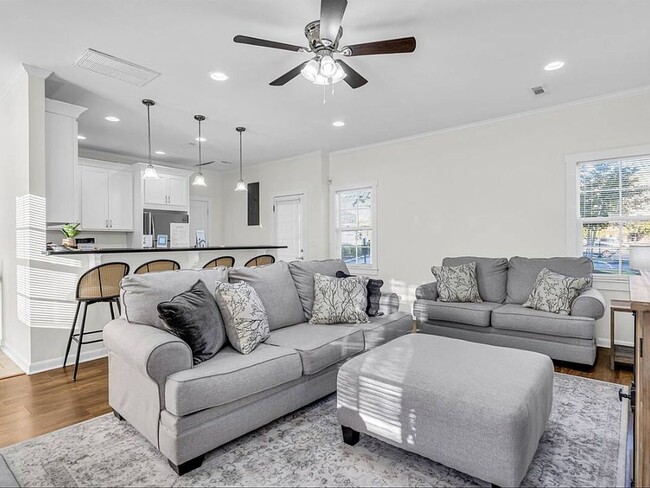 Building Photo - Fully Furnished 5-Bedroom Home Near MSU | En-Suite Baths + All Utilities Included